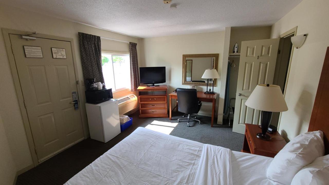 Travelodge By Wyndham Gananoque Luaran gambar