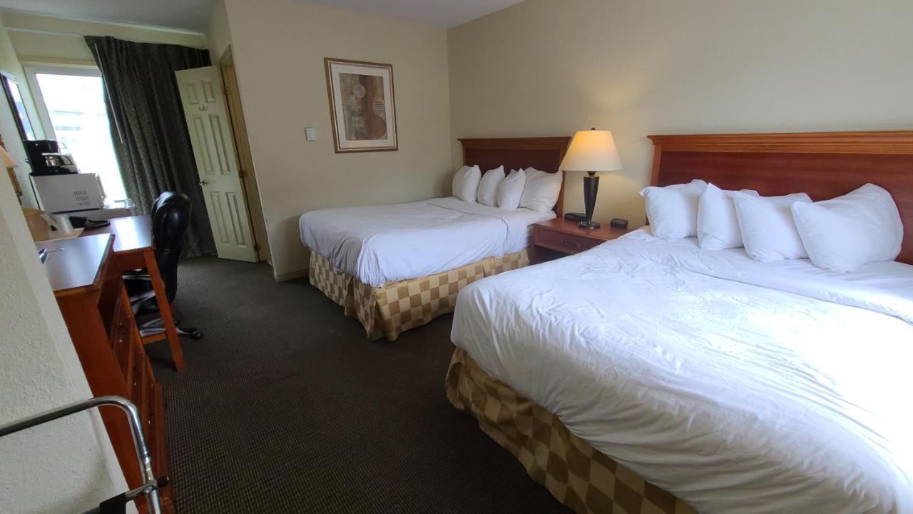 Travelodge By Wyndham Gananoque Luaran gambar